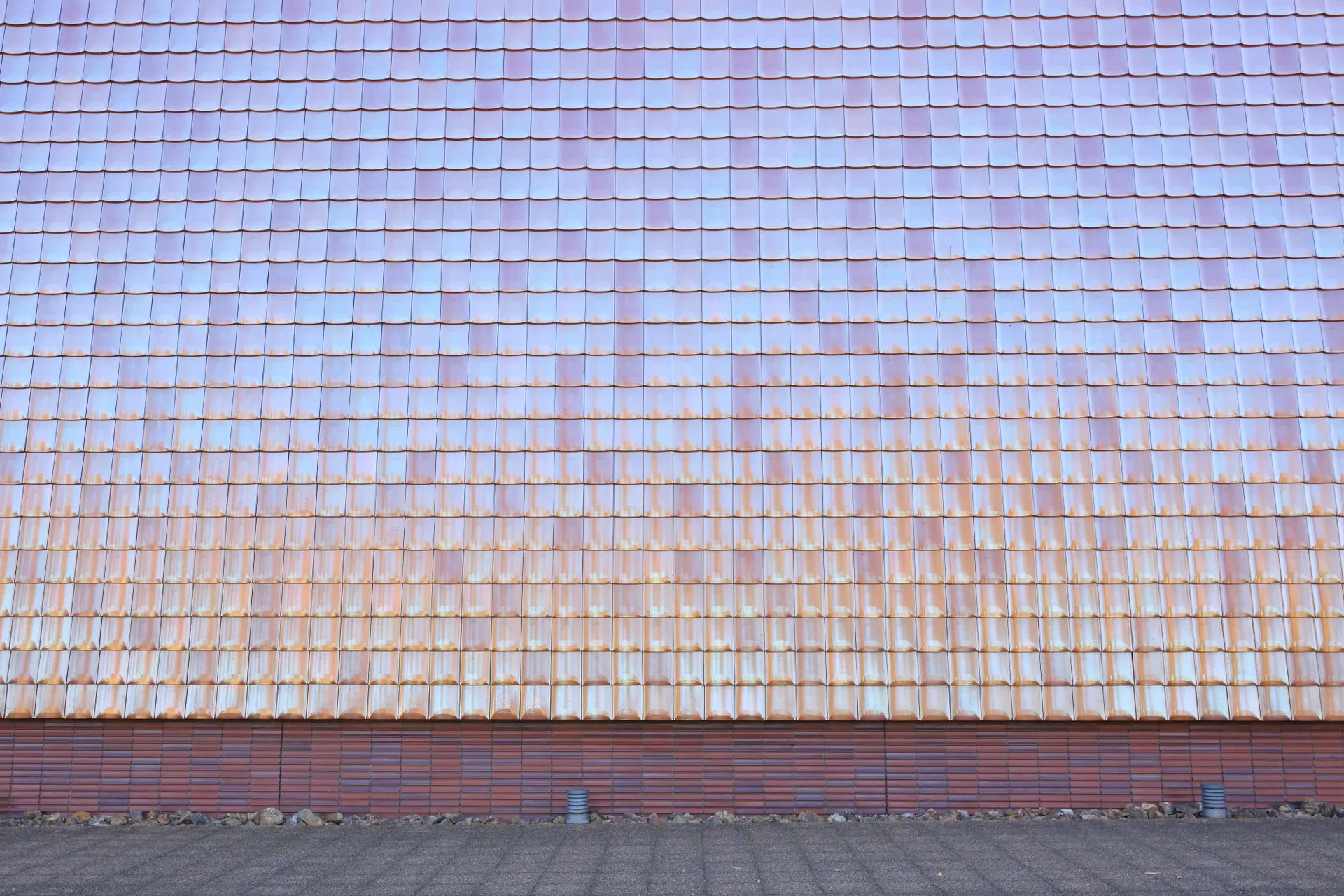 Glazed Sekishu roof tiles of the Grand Toit, Masuda